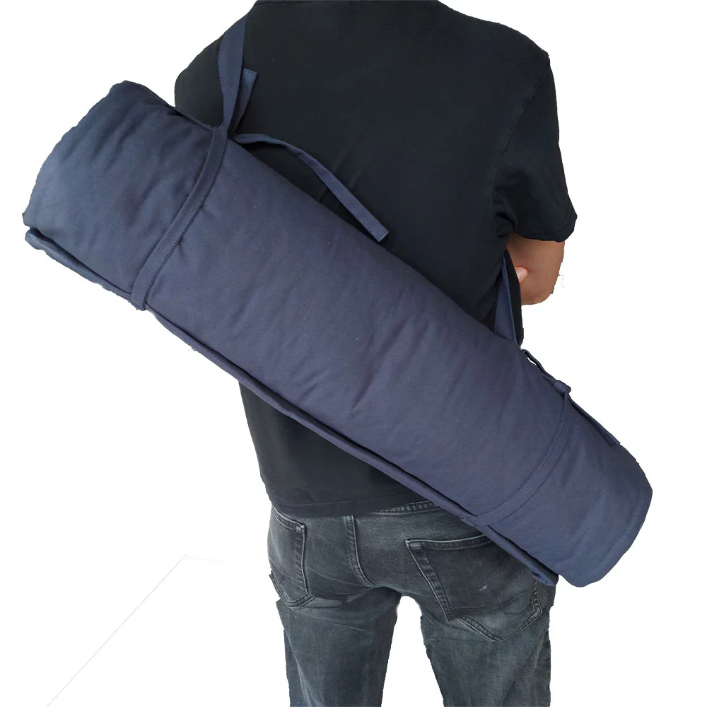 Bio Yogamatte aus hochwertiger Baumwolle in sanften Naturtönen, ideal für umweltbewusste Yoga-Praktizierende.