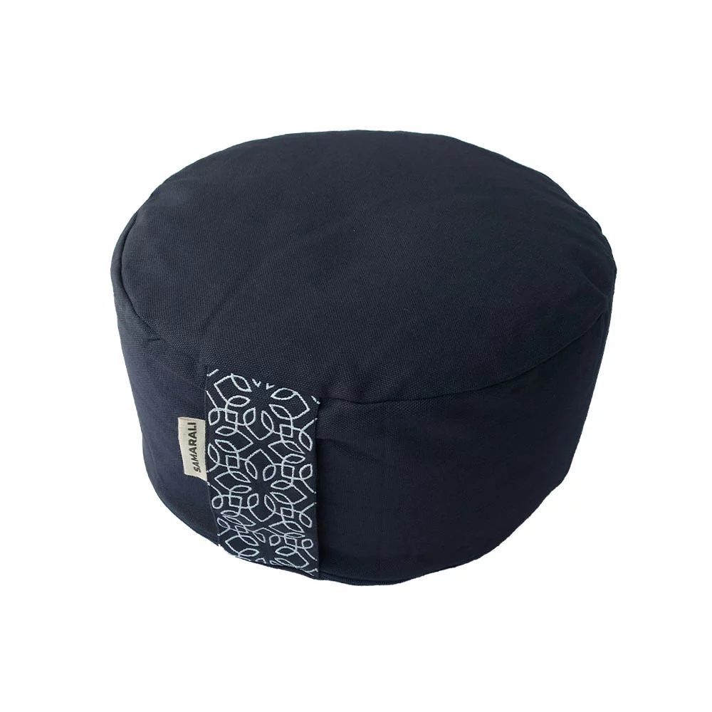 Runder Kissenbezug inMarineblau, weich und hochwertig, ideal für gemütliche Wohnräume und stilvolle Akzente.