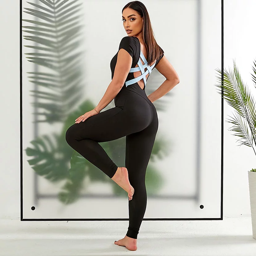 Yoga Jumpsuit Laguna in Schwarz, gefertigt aus OEKO-TEX Baumwolle, mit elegantem Schnitt und bequemer Passform für Yoga und F