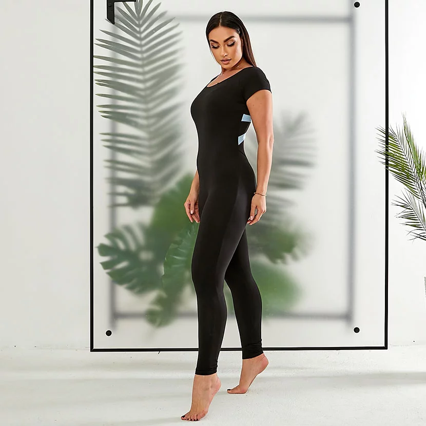 Yoga Jumpsuit Laguna aus OEKO Tex Baumwolle in strahlendem Blau, perfekt für Yoga und Freizeitaktivitäten.