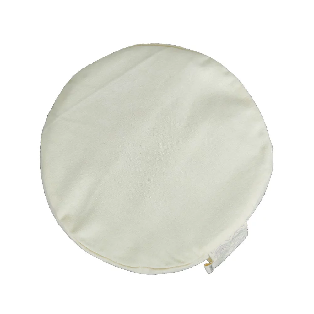 Rundes Zafu Meditationskissen aus Bio-Material in harmonischem Design für komfortables Sitzen während der Meditation.