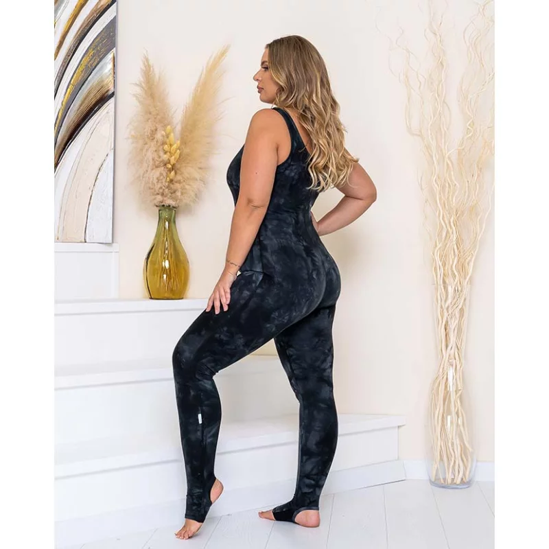 Jumpsuit Serenity in sanftem Beige, nachhaltig und vegan, mit eleganten Linien und entspanntem Schnitt, ideal für jeden Anlas