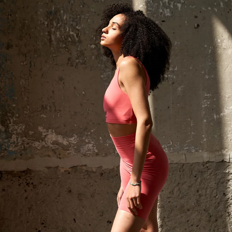 Fitness Set mit pinken Yoga Shorts und passendem BH, ideal für Training und Freizeit, Größe 8.