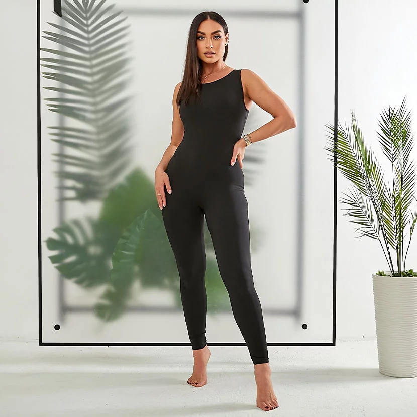Yoga Jumpsuit Oceana in Schwarz, Größe L-XXL, elegant und bequem, ideal für Yoga- und Fitnessaktivitäten.