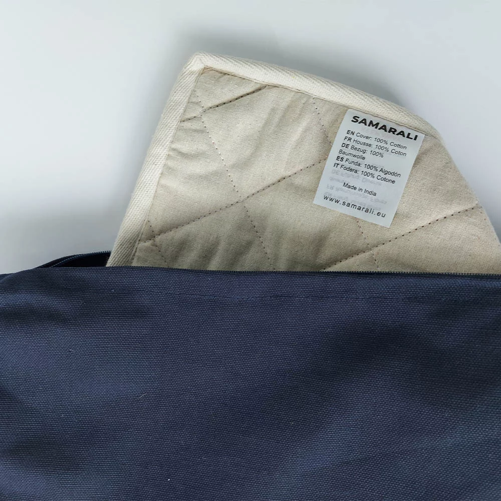 Bio-Baumwoll-Yogamatte in sanften Erdtönen, ideal für nachhaltiges Yoga-Training und umweltbewusste Praktizierende.