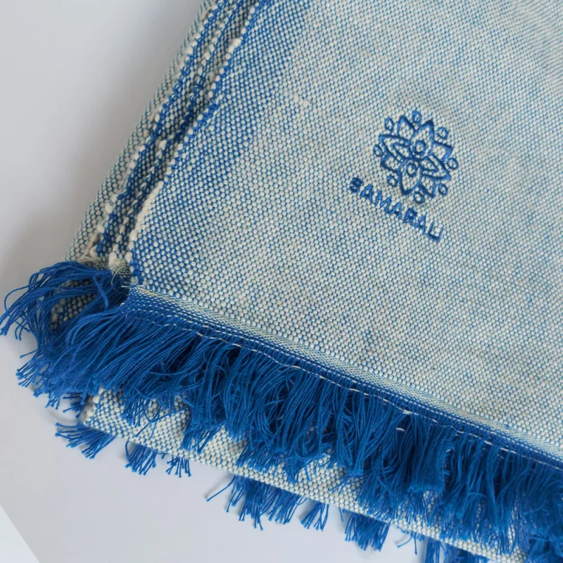 Yoga-Decke aus handgewebter Bio-Baumwolle in Blau, nachhaltig und ideal für Yoga, Meditation und Entspannung.