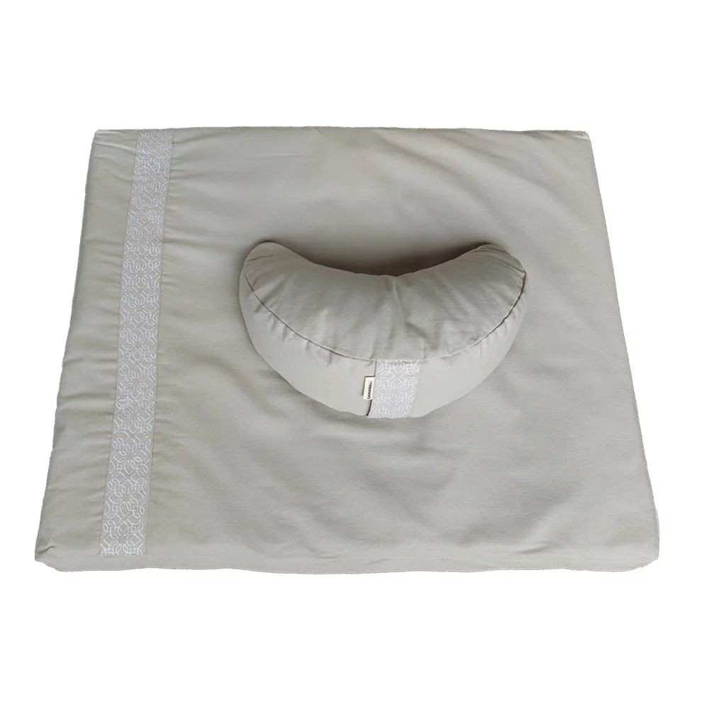 Meditationsset Kissen Chat4 in sanften Erdtönen, mit hochwertigem Stoff und ergonomischem Design für komfortables Sitzen.