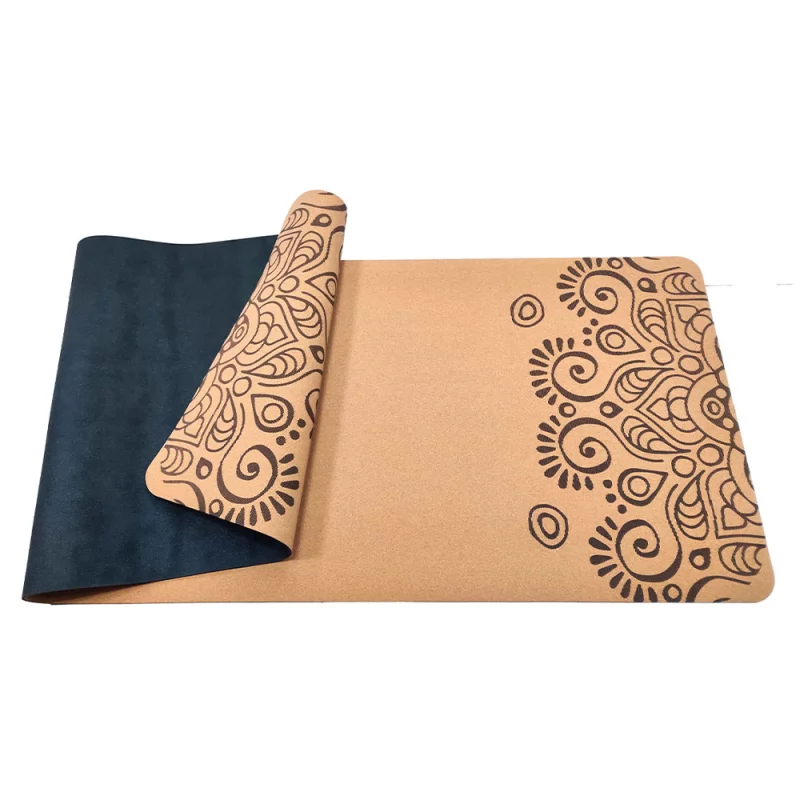 Nachhaltige plastikfreie Fairtrade vegane Sun Eclipse Yoga Matte in sanften Erdtönen auf hellem Hintergrund.