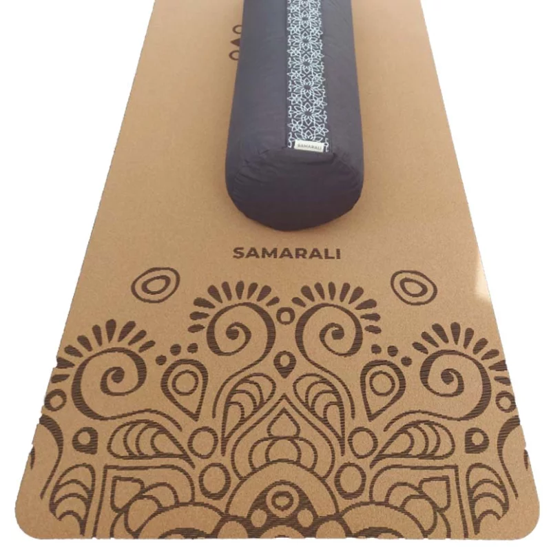 Yin Yoga Set 'Sun' mit blauen Yoga-Matte, Kissen und Block, ideal für entspannende Yoga-Praxis und Meditation.