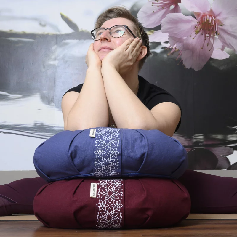 Bio Meditationskissen Halbmond - GOTS zertifiziertes Yogakissen für nachhaltige Entspannung und Meditation.