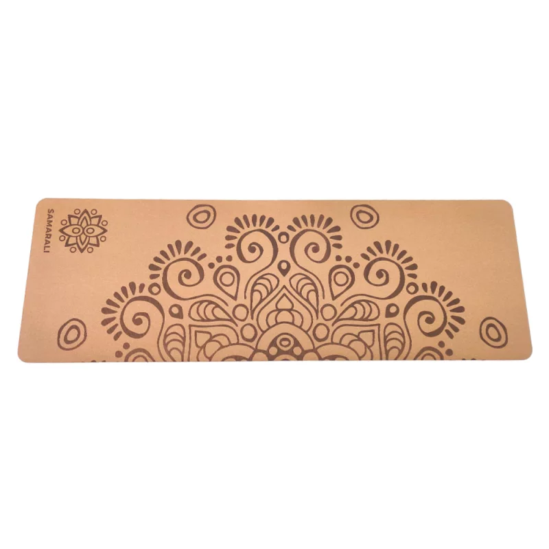 ALT-Text: Nachhaltige, plastikfreie, vegane Yogamatte aus Kork mit Mond-Eclipse-Design auf hellem Hintergrund.