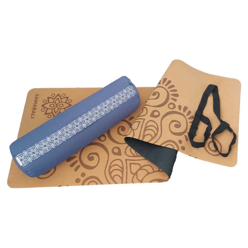 Yin Yoga Set „Moon“: Korkmatte, Bolster, Gurt und Massageball in sanften Farbtönen für entspannende Yoga-Sessions.