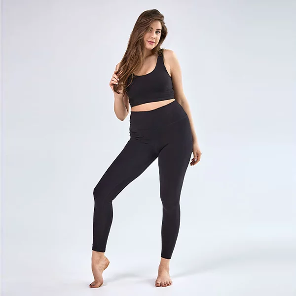 Yoga-BH und Leggings-Set in High Waist, aus Oeko-Tex Baumwolle, in eleganter Farbe und modernem Design für aktiven Lifestyle.