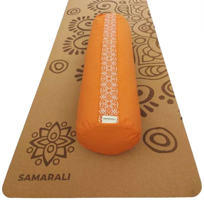 Yin Yoga Set „Moon“ mit Kork Yogamatte, Bolster, Gurt und Massageball in sanften Farbtönen, ideal für entspannende Yoga-Praxi