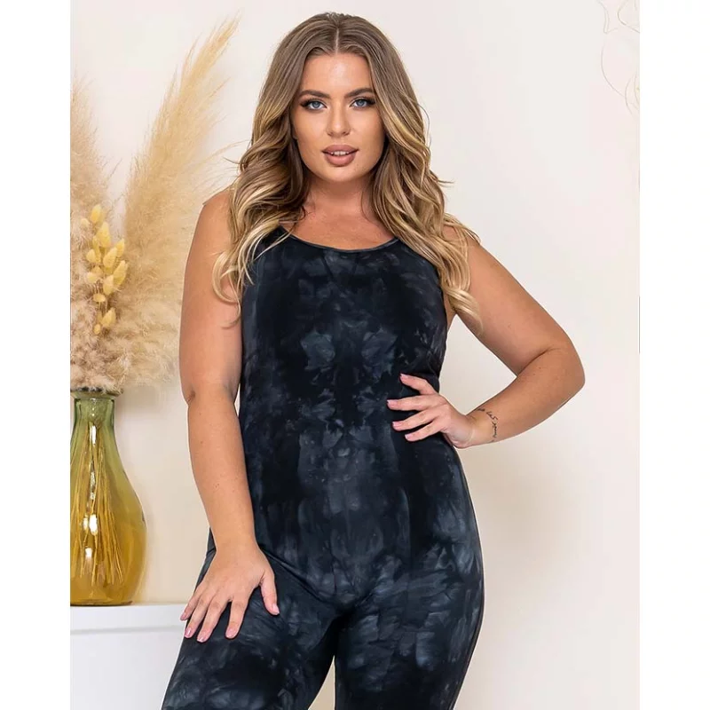 Figurbetonter, veganer Jumpsuit Serenity in sanften Farben, ideal für nachhaltige Mode, elegant und fair produziert.