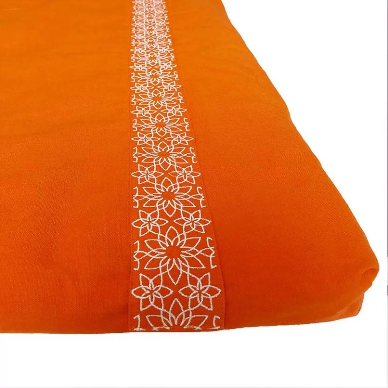 Meditationsset mit rundem, Bio-GOTS-zertifiziertem Kissen in sanften Farben, ideal für entspannende Meditationssitzungen.