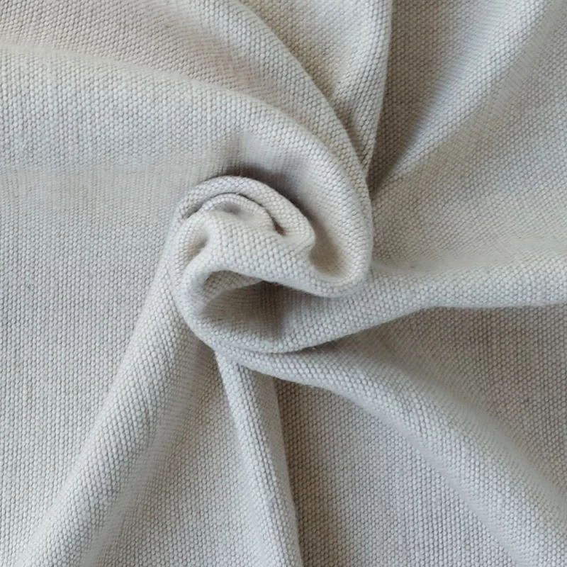 Yoga Decke aus handgefertigter Bio Baumwolle in Beige, nachhaltig und ideal für entspannende Yogastunden.