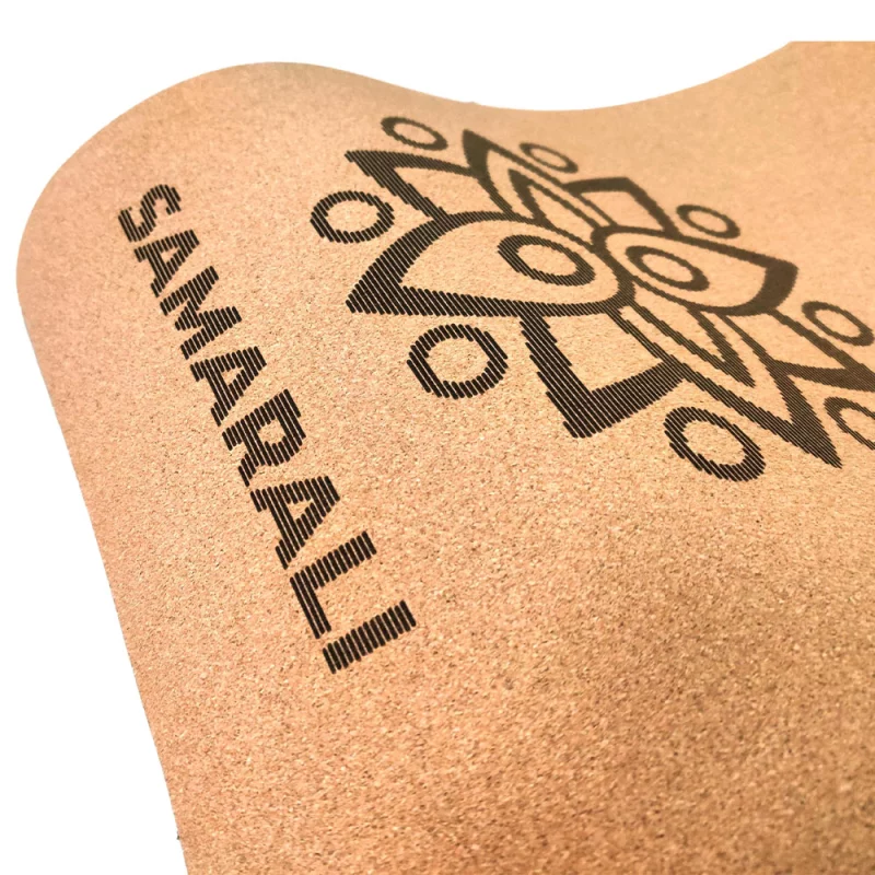 Nachhaltige, vegane Moon Eclipse Yogamatte aus Kork, plastikfrei, mit eleganten Designs und rutschfester Oberfläche.