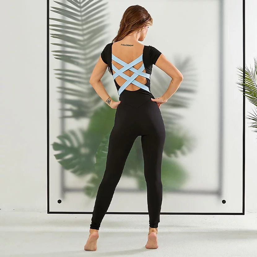 Stylischer schwarzer Jumpsuit Laguna in XS-M, ideal für jeden Anlass, mit modernem Schnitt und bequemen Trageeigenschaften.