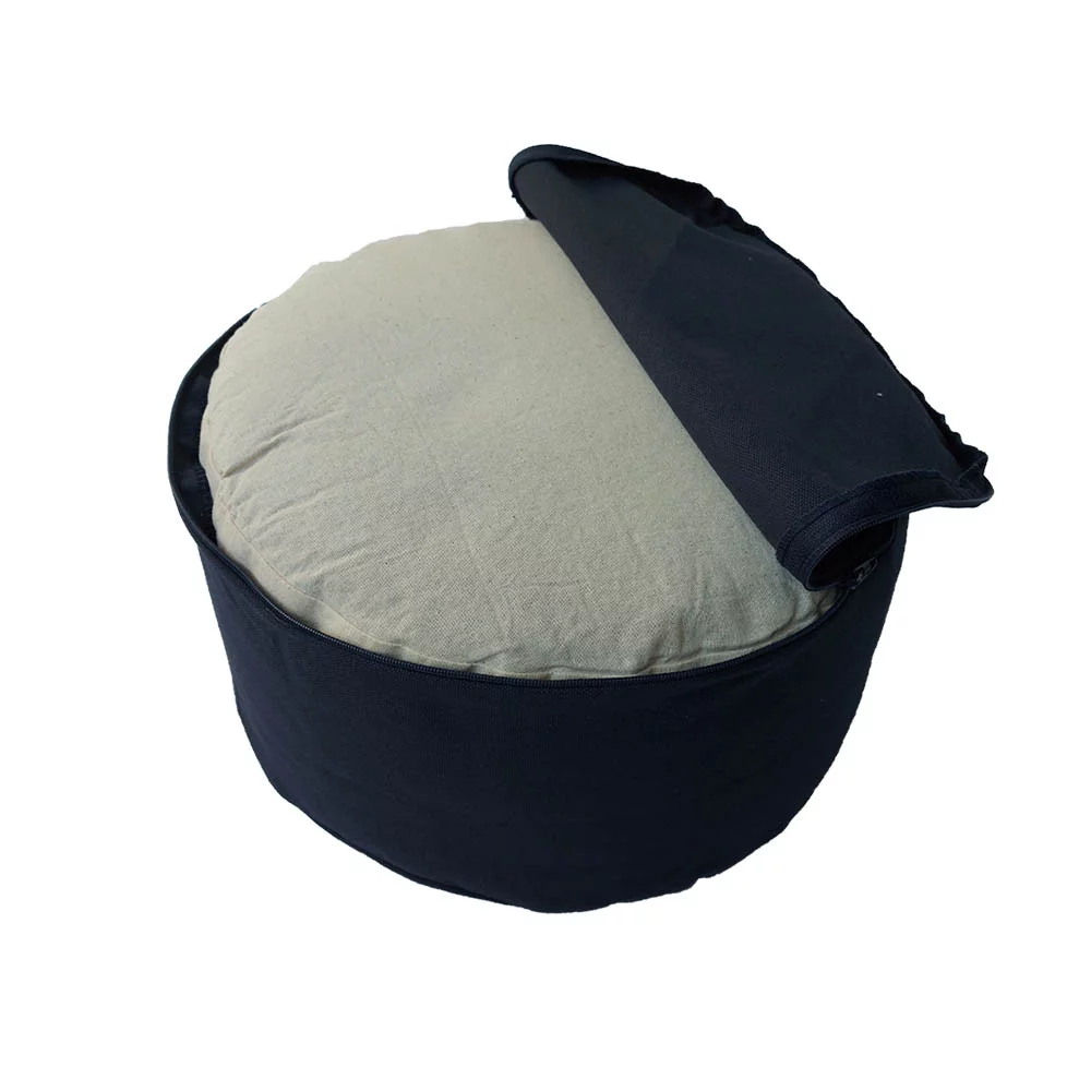 Runder Kissenbezug in Navyblau mit stilvollem Design, ideal für Sofa oder Bett, sorgt für Komfort und eleganten Akzent.