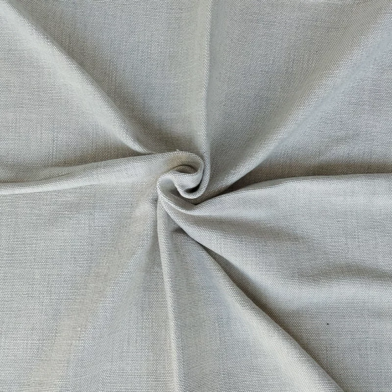 Yoga Decke aus grauer Bio-Baumwolle, handgewebt, nachhaltig, perfekt für Yoga und Entspannung, auf weichem Untergrund drapier